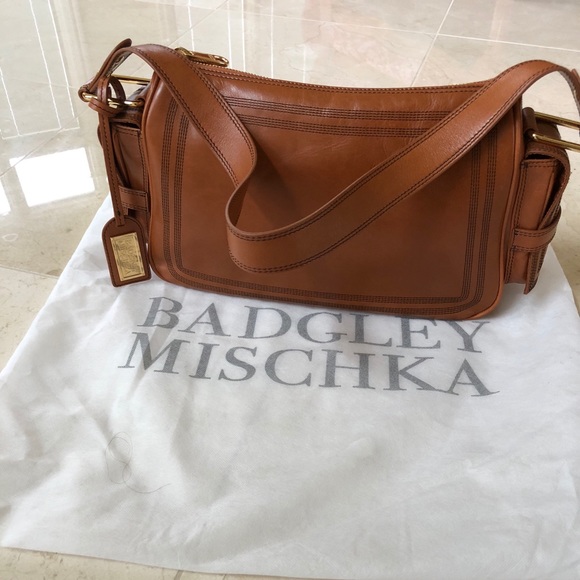 Badgley Mischka Handbags - SALE🏃‍♀️🏃‍♀️BADGLEY MISCHKA HAND BAG
